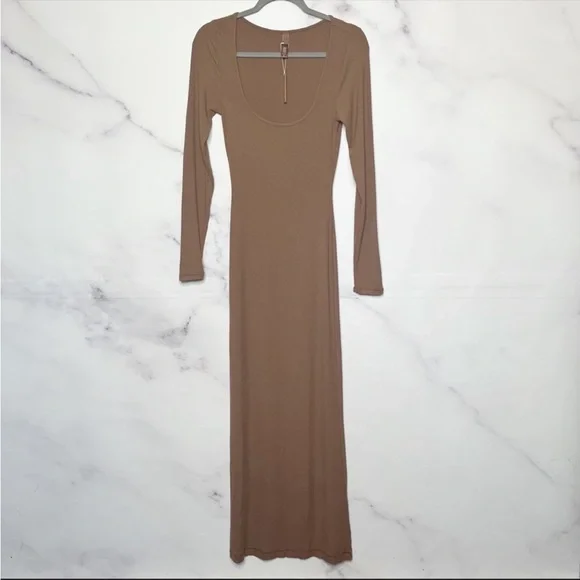 Skims long sleeve dress - Picture 4 of 6
